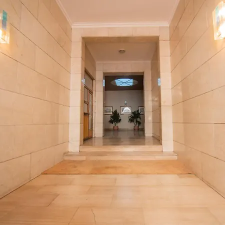 Leoncino Apartment *