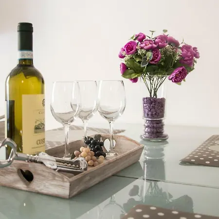 Leoncino Apartment *