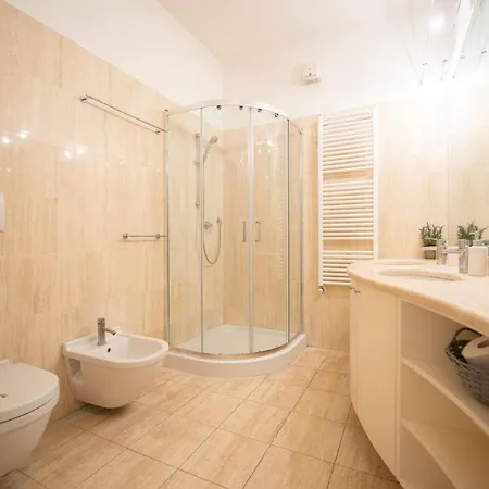 Leoncino Apartment