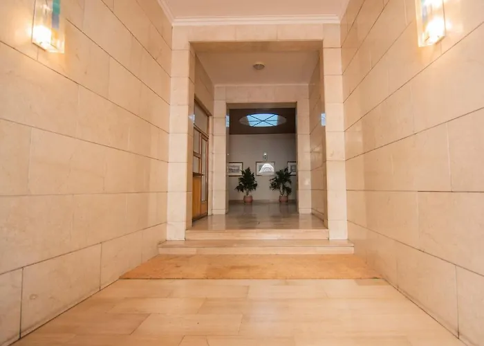 Leoncino Apartment *
